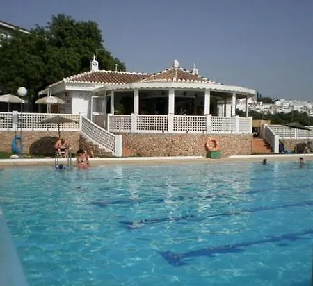 Lovely 2 Bedroomed With Pool