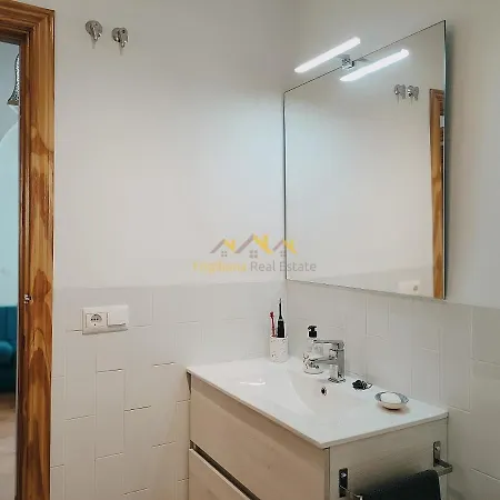 Lovely 2 Bedroomed With Pool Appartement
