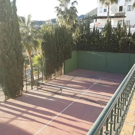 Lovely 2 Bedroomed With Pool Διαμέρισμα *
